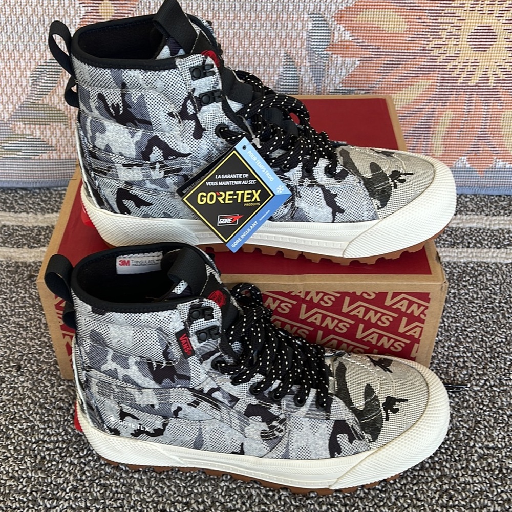 Vans WMNS Sk8-Hi Gore-Tex MTE
Arctic Camo Cloud
VN0A5111COI
Sneakers Boots - Picture 2 of 16